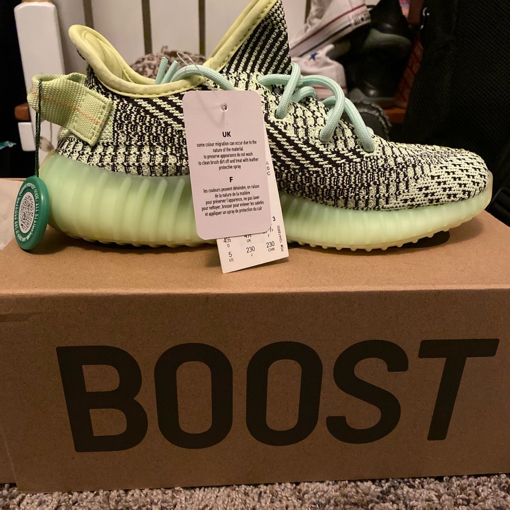 YEEZY 350 BOOST